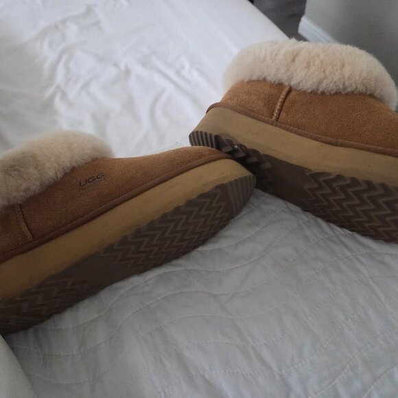 UGG - Picture 4 of 9